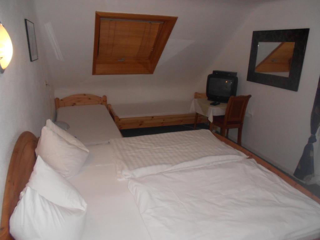 Hotel Adam Saarbruecken Bilik gambar